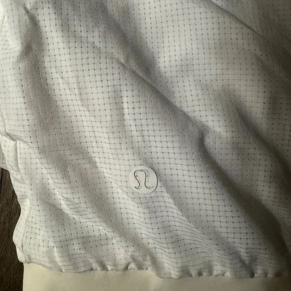 Lululemon: Women's Reversible Insulated
Windbreaker Jacket - Picture 14 of 16